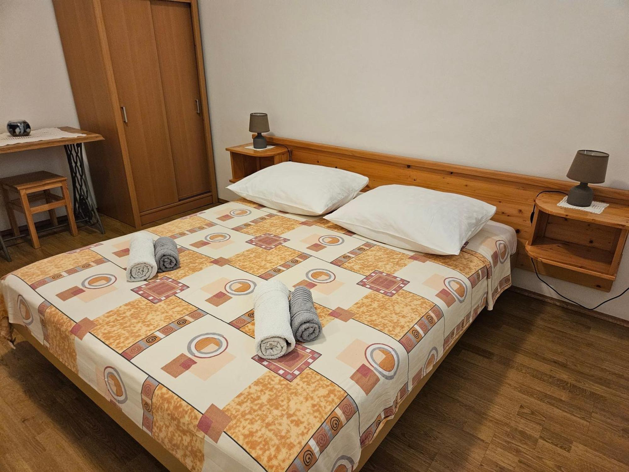 Apartmani Tatjana Rab Town Ngoại thất bức ảnh